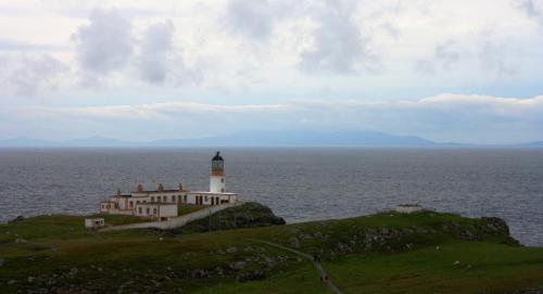 Neist Point, na Illa de Skye. No fondo, as Illas Hébridas