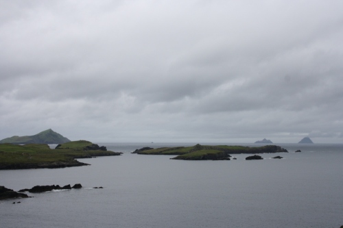 Extremo occidental da Península de Iveragh.Ó fondo á dereita, as Illas Skellig