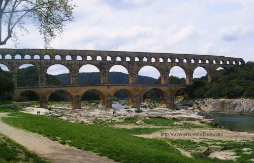 Pont du Gard, en Provenza. Es el que está en el billete de cinco euros. Abril de 2009